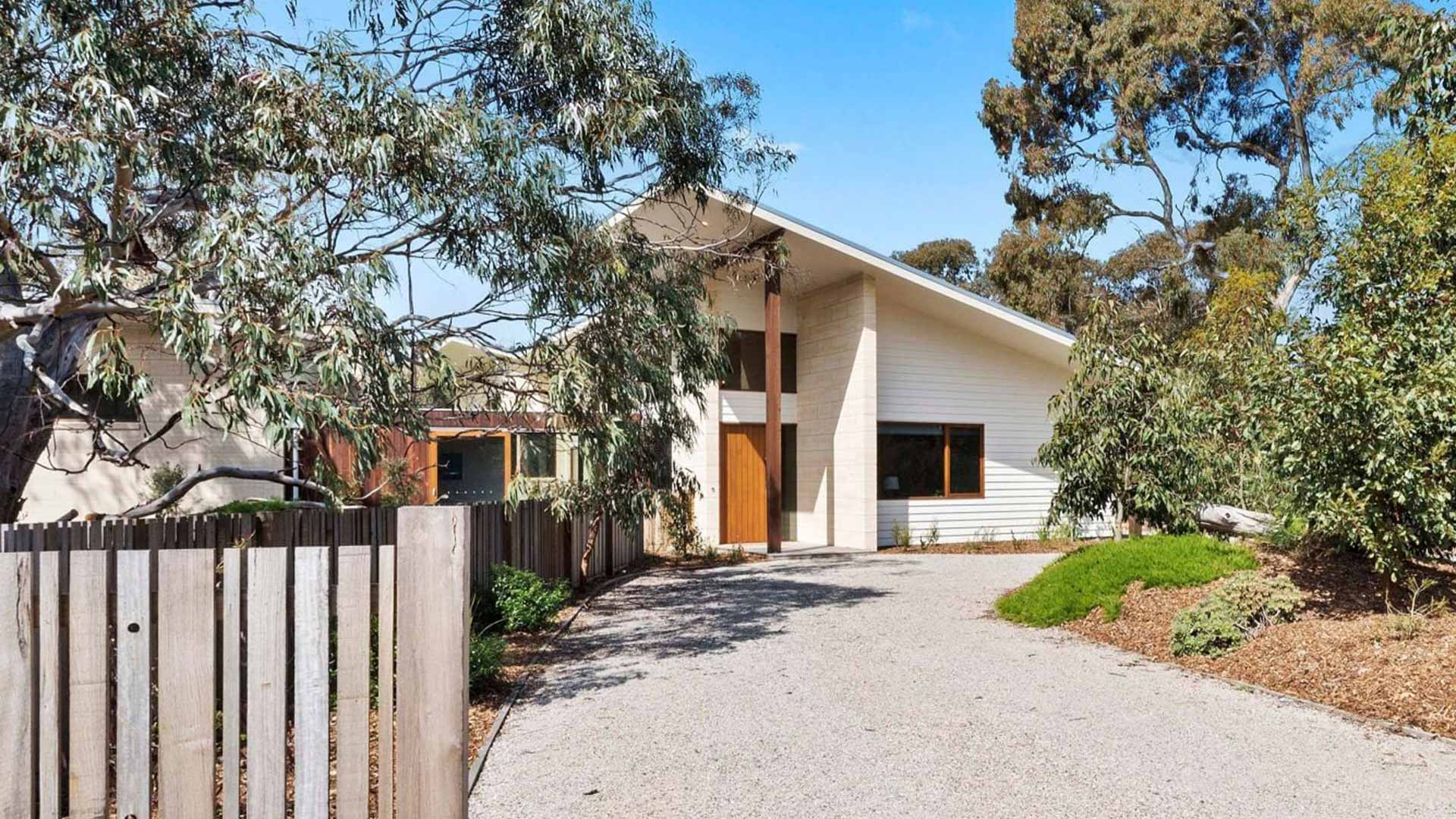 Bellarine Peninsula Beach House, Ocean Grove, built with limestone blocks