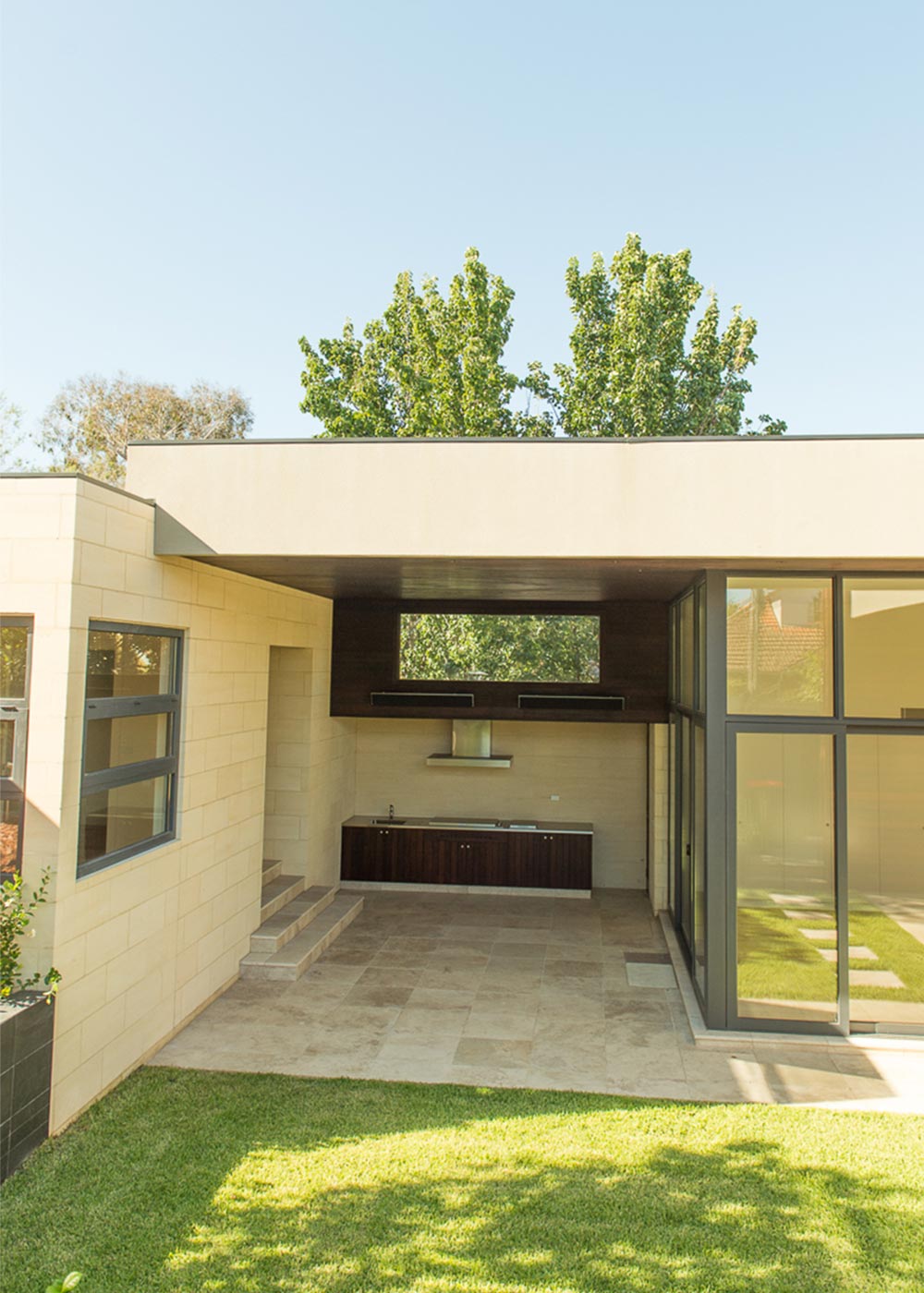 Surry Hills Residence, VIC, Mount Gambier Limestone