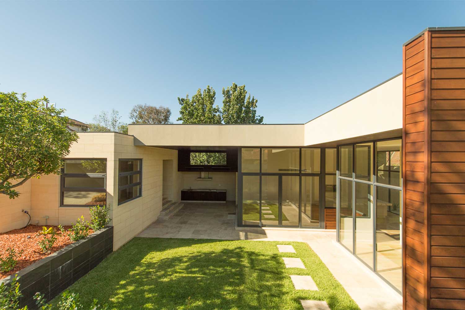 Surry Hills Residence, VIC, Mount Gambier Limestone